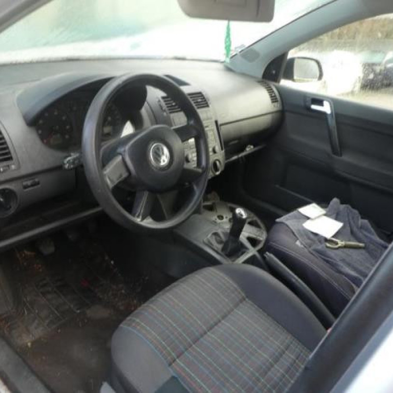 Pretensionneur de ceinture avant gauche VOLKSWAGEN POLO 4 Photo n°8
