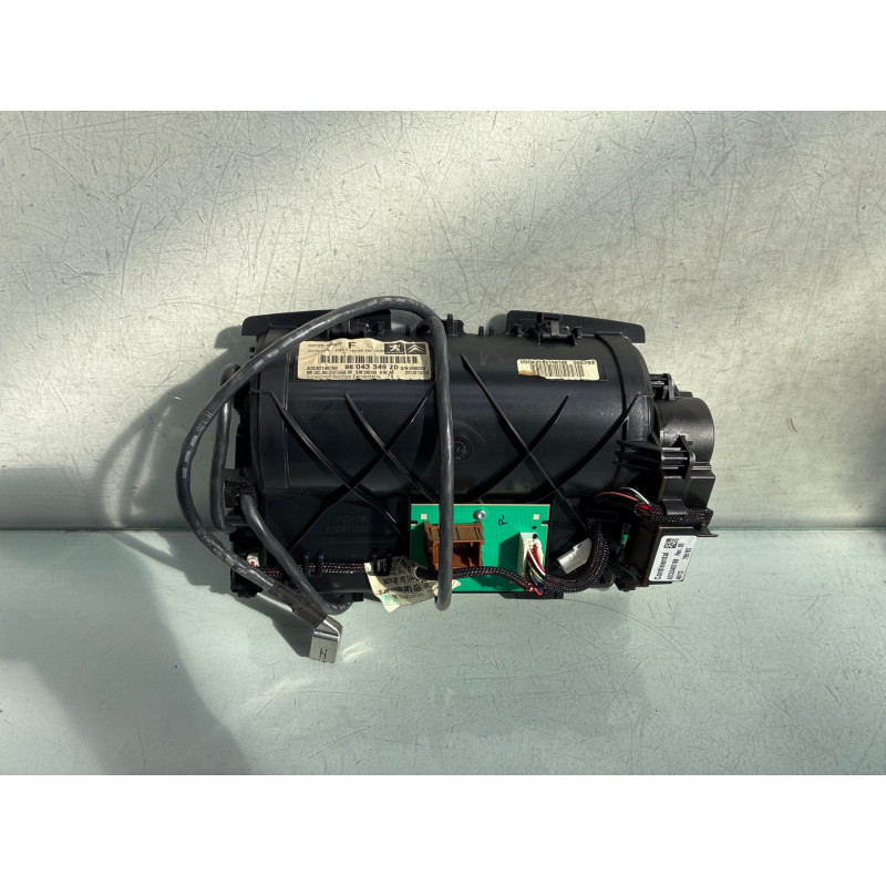 Ecran GPS PEUGEOT 3008 1 Photo n°2