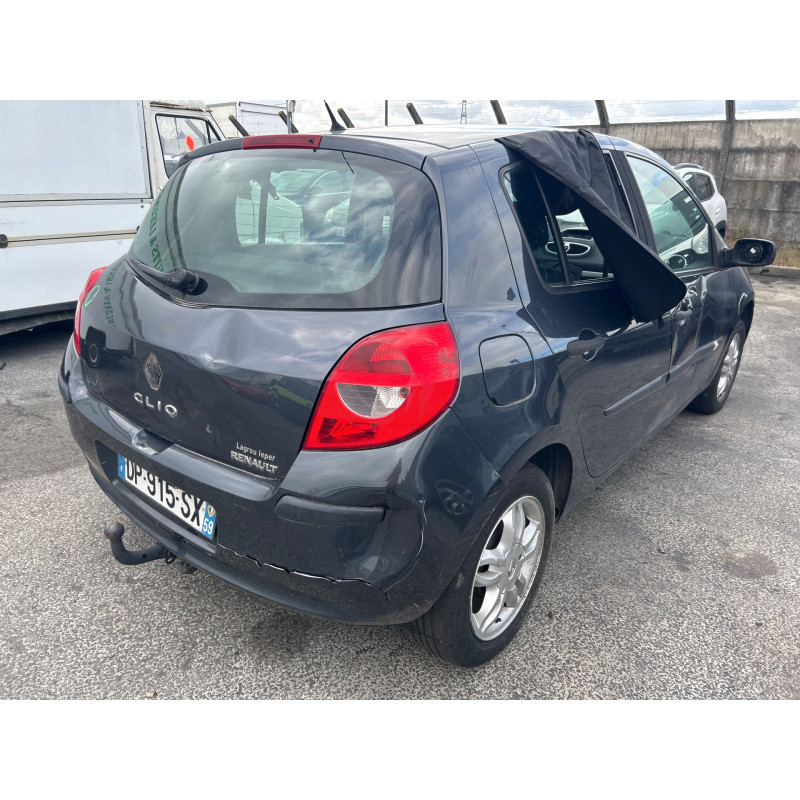 Attache ceinture avant gauche RENAULT CLIO 3 Photo n°10