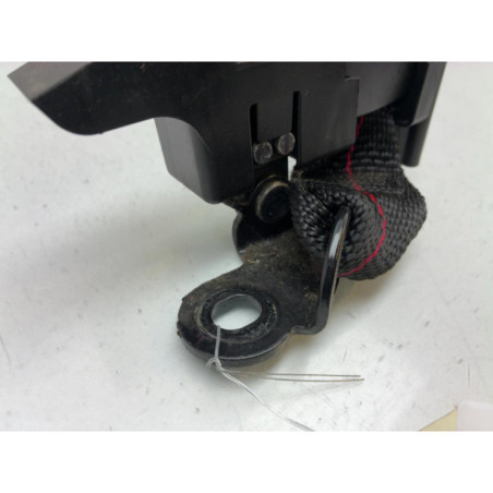 Attache ceinture arriere droit RENAULT CLIO 3