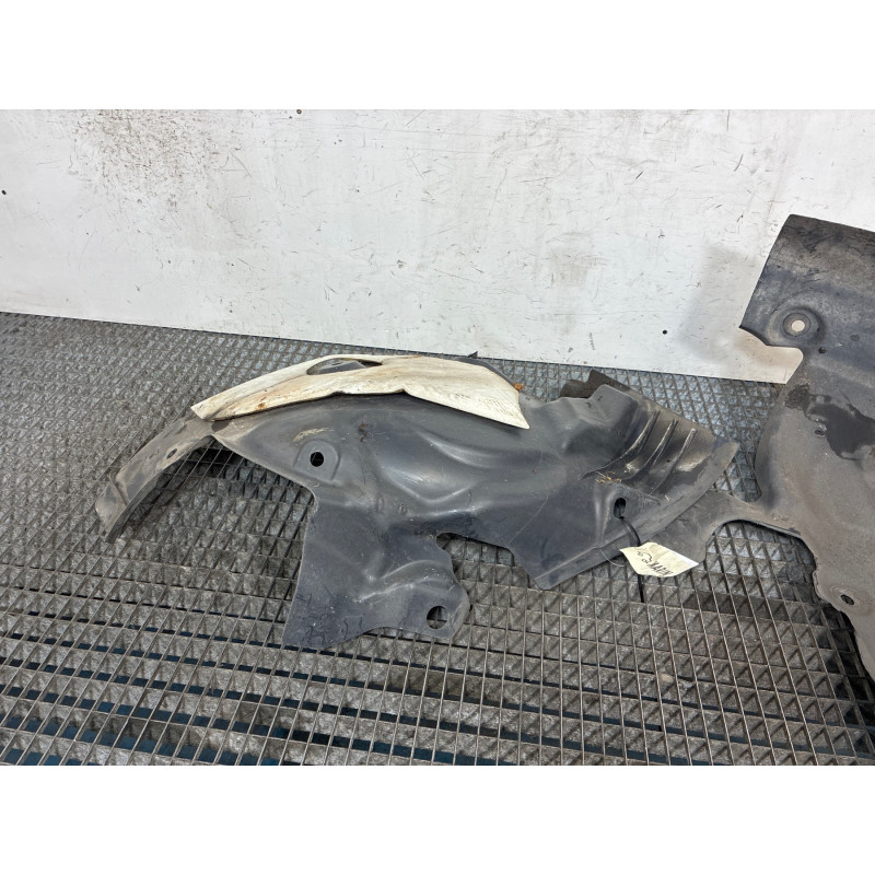 Pare boue avant droit RENAULT MEGANE 3 Photo n°1
