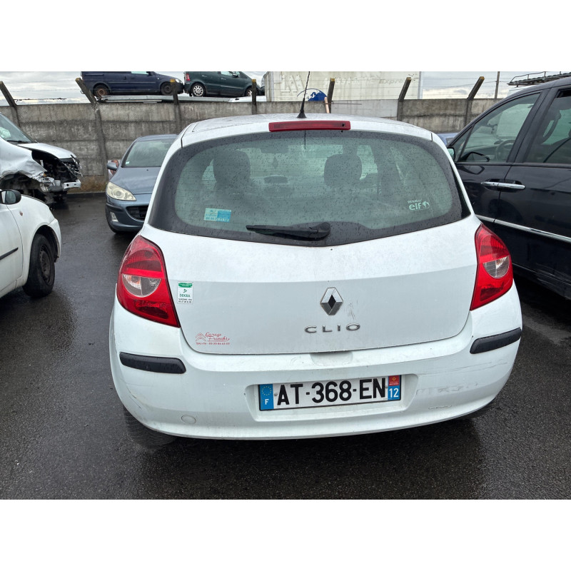 Pare boue avant droit RENAULT CLIO 3 Photo n°7