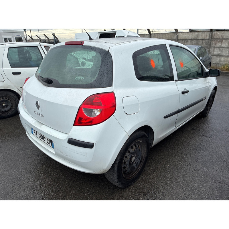 Pare boue avant droit RENAULT CLIO 3 Photo n°11