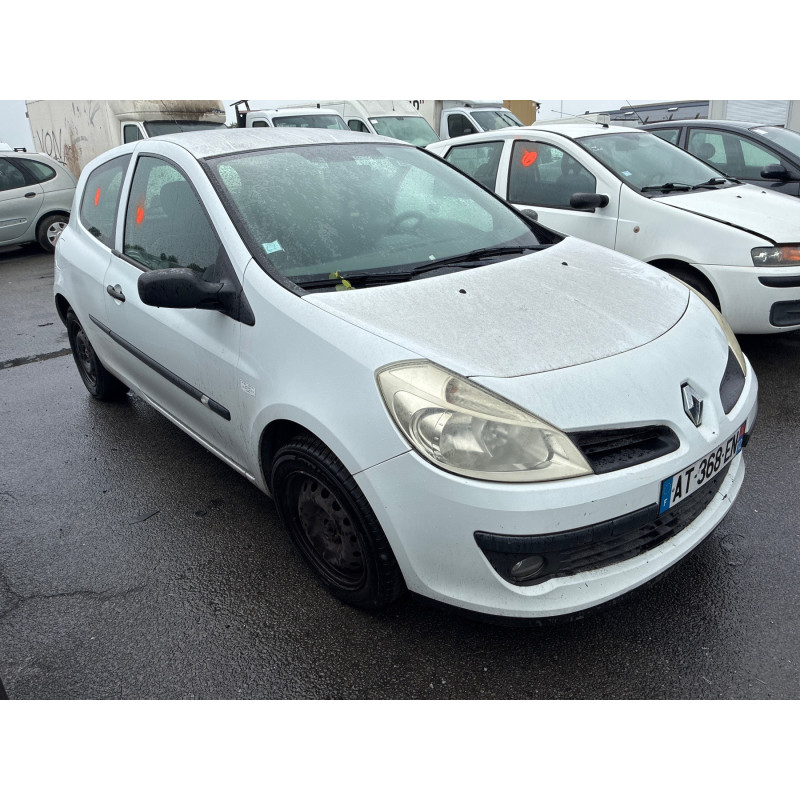 Pare boue avant droit RENAULT CLIO 3 Photo n°12