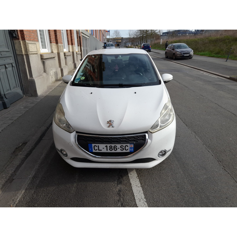 Feu arriere stop central PEUGEOT 208 1 Photo n°11