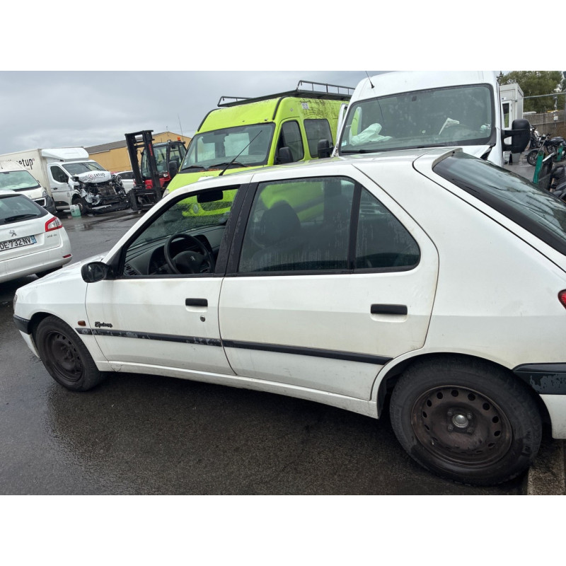 Moteur essuie glace arriere PEUGEOT 306 Photo n°11