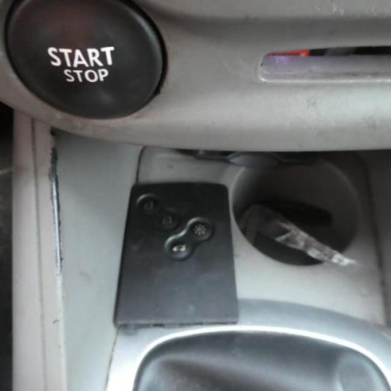 Pretensionneur de ceinture avant droit RENAULT MEGANE 3 Photo n°13