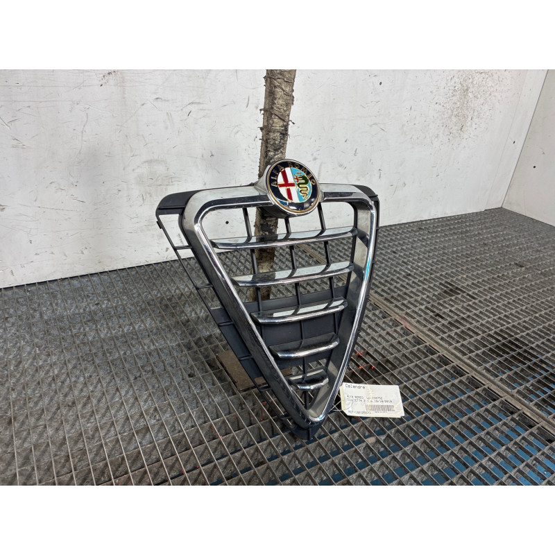 Calandre ALFA ROMEO GIULIETTA 2 Photo n°3