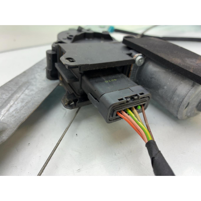 Leve vitre electrique avant droit PEUGEOT 308 1 Photo n°4