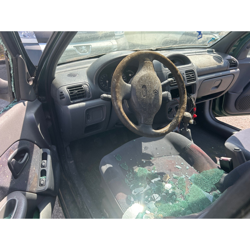 Pare choc avant RENAULT CLIO 2 Photo n°16