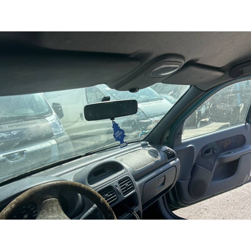 Pare choc avant RENAULT CLIO 2 Photo n°18