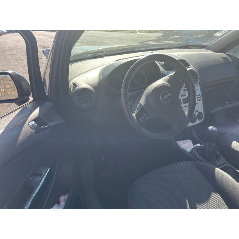 Feu arriere principal droit (feux) OPEL CORSA D Photo n°8