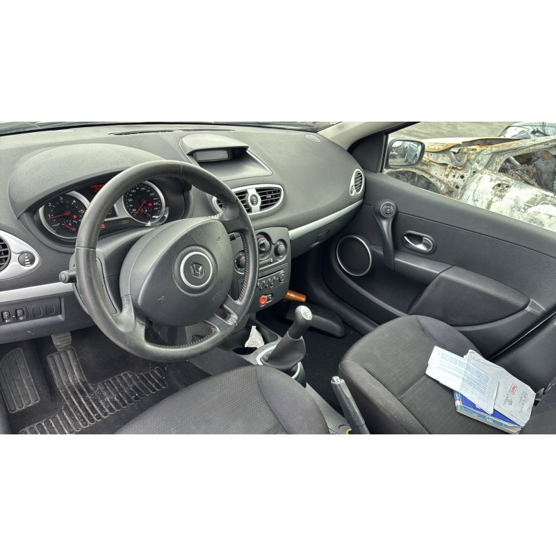 Pare boue avant droit RENAULT CLIO 3 Photo n°19