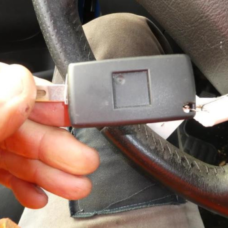 Pretensionneur de ceinture avant droit PEUGEOT 207 Photo n°15