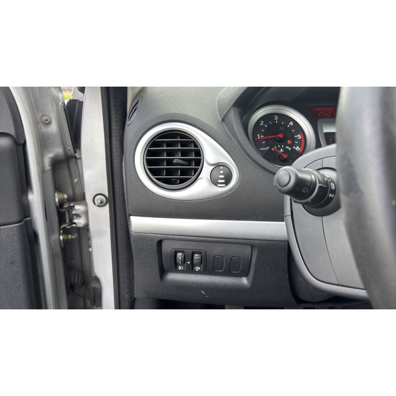 Etrier avant gauche (freinage) RENAULT CLIO 3 Photo n°18