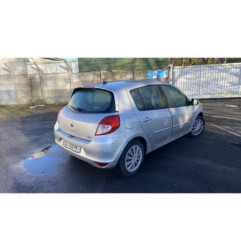 Attache ceinture arriere droit RENAULT CLIO 3