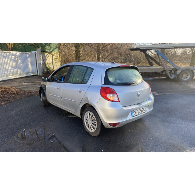 Attache ceinture arriere droit RENAULT CLIO 3 Photo n°8