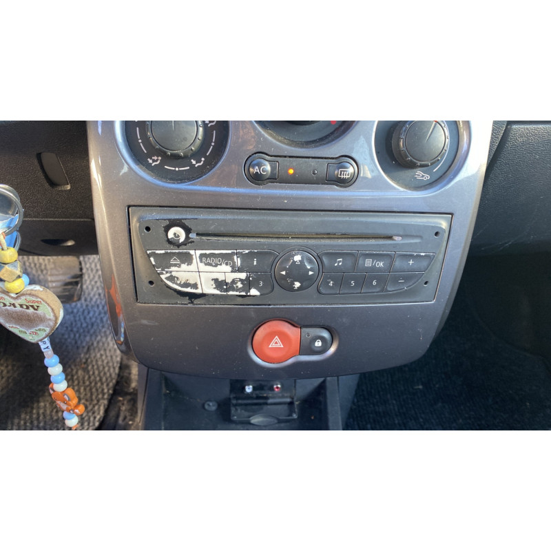 Attache ceinture arriere droit RENAULT CLIO 3 Photo n°11