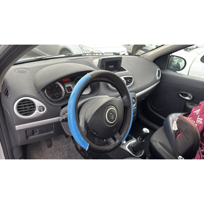 Attache ceinture arriere droit RENAULT CLIO 3 Photo n°20