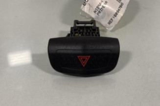 Bouton de warning NISSAN PRIMERA 4 Photo n°1