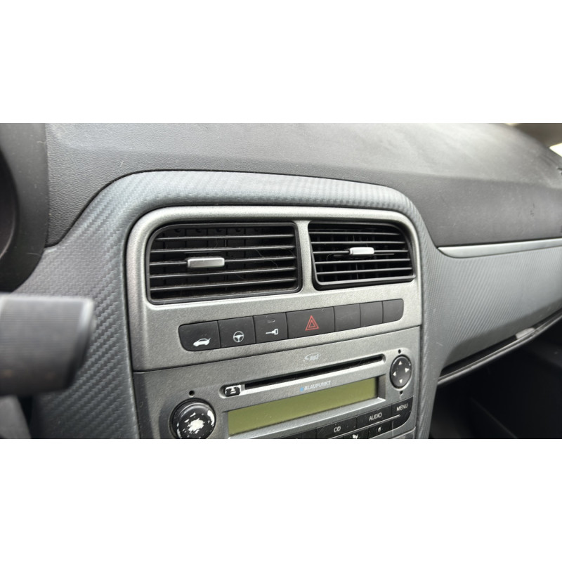 Anti brouillard arriere gauche FIAT GRANDE PUNTO Photo n°20