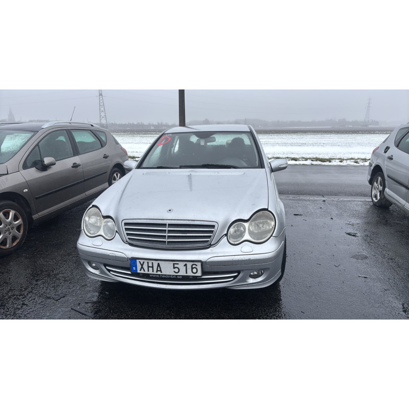 Calandre MERCEDES CLASSE C 203 Photo n°6