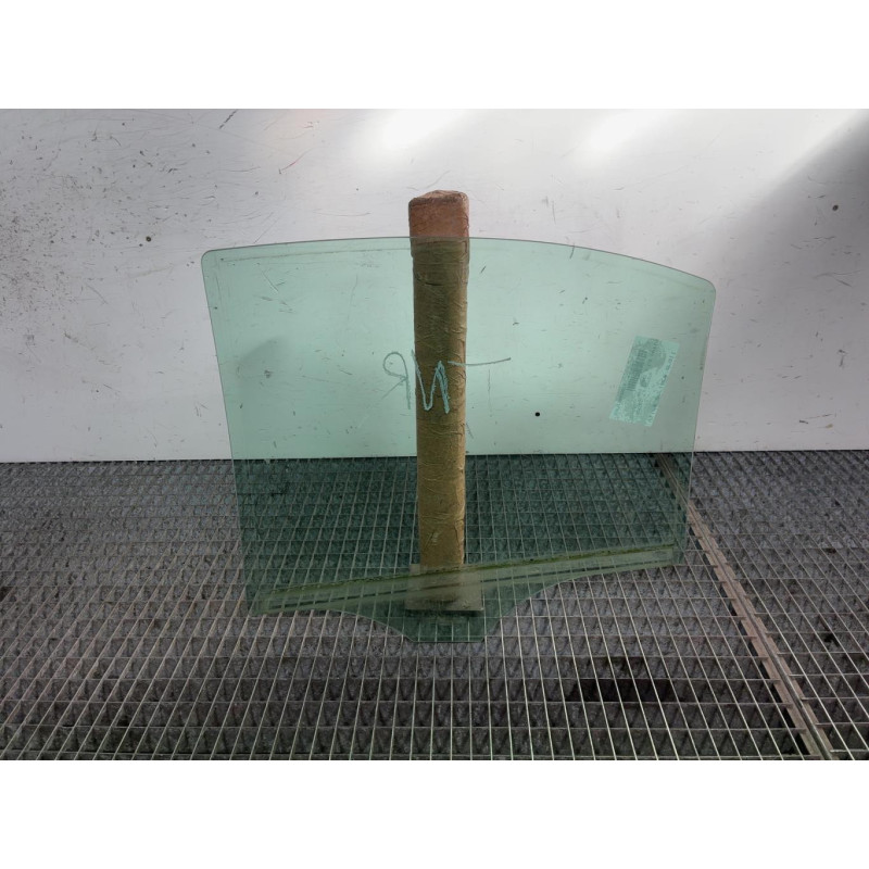 Vitre arriere droit MERCEDES CLASSE C 203 Photo n°4