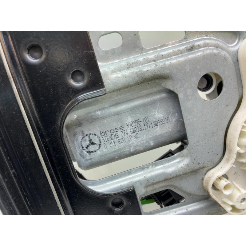 Leve vitre electrique avant droit MERCEDES CLASSE C 203 Photo n°4