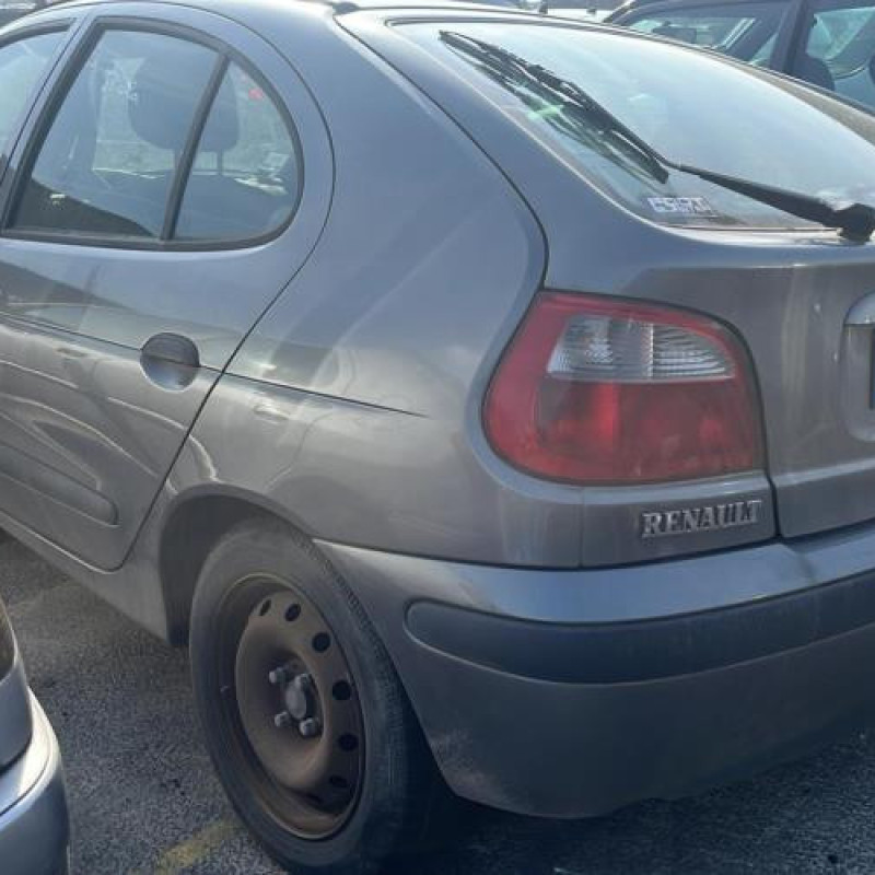 Capot RENAULT MEGANE 1 Photo n°10