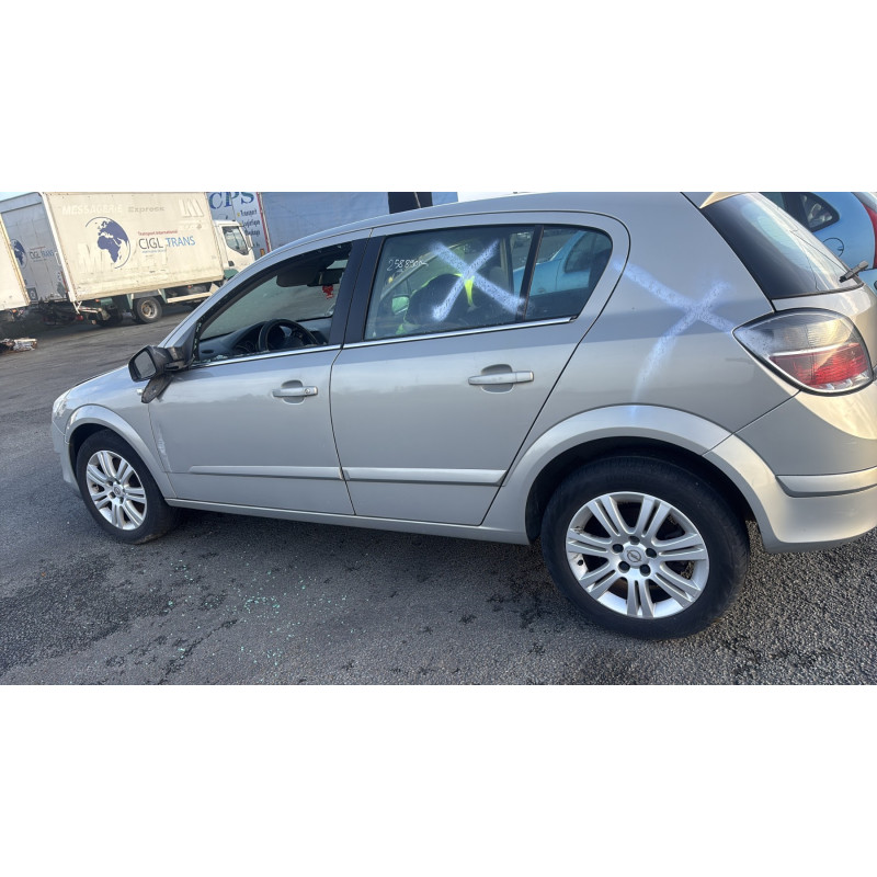 Calandre OPEL ASTRA H Photo n°11