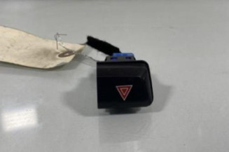 Bouton de warning PEUGEOT 208 1 Photo n°1