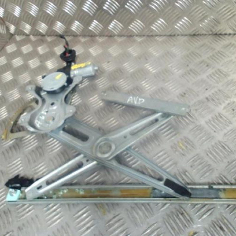 Leve vitre electrique avant gauche TOYOTA YARIS 2 Photo n°1