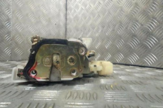 Serrure avant droit TOYOTA YARIS 1 Photo n°1