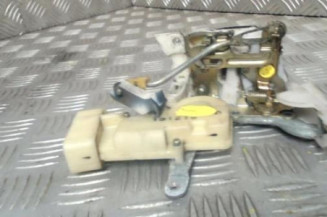 Serrure avant droit TOYOTA YARIS 1