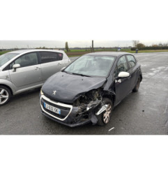 Vitre avant gauche PEUGEOT 208 1