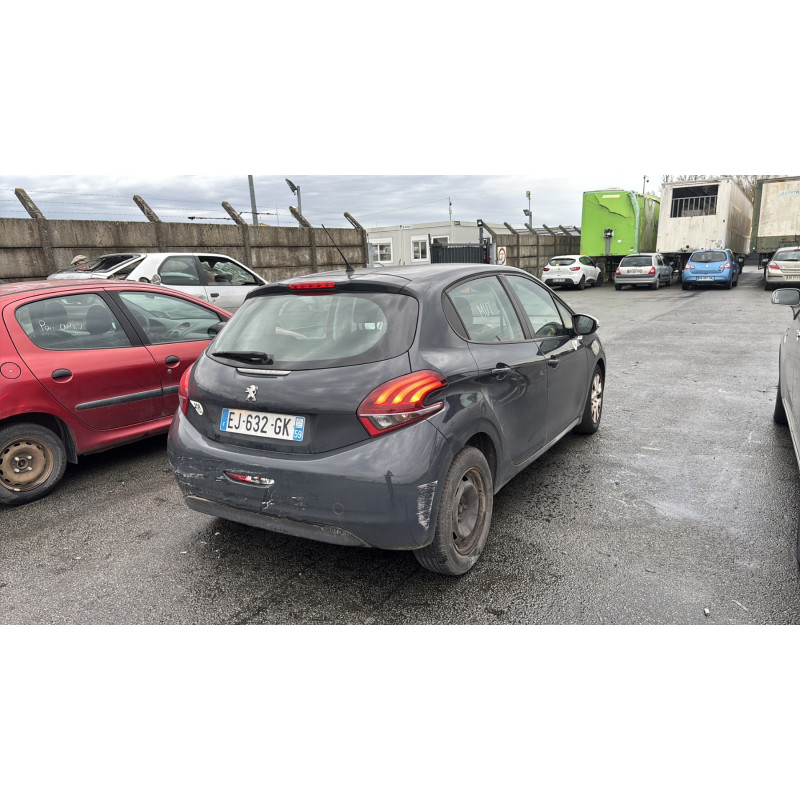 Vitre avant gauche PEUGEOT 208 1 Photo n°7