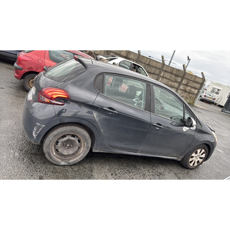 Vitre avant gauche PEUGEOT 208 1 Photo n°10