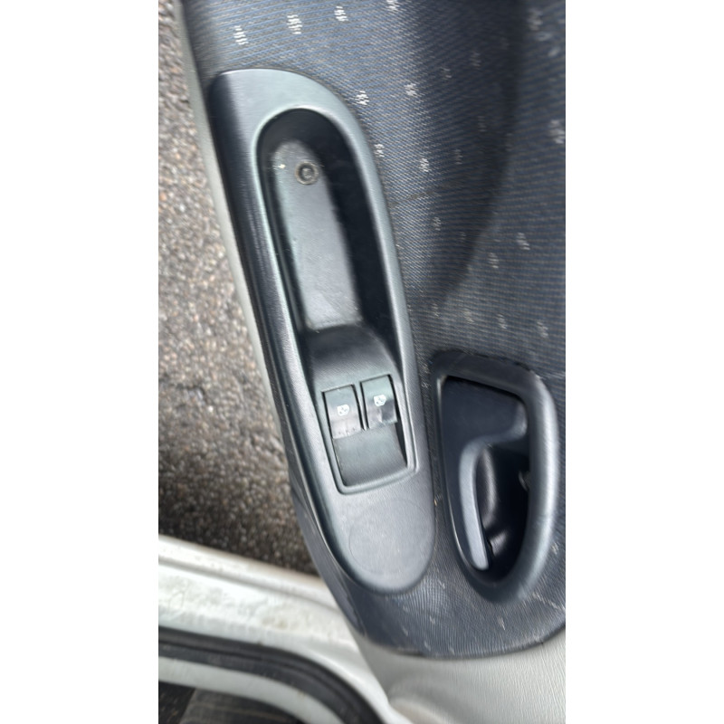 Porte avant gauche RENAULT CLIO 2 Photo n°15