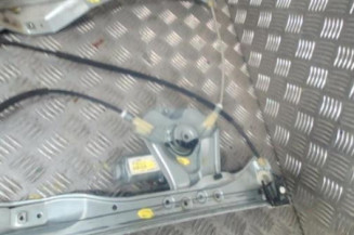 Leve vitre electrique avant gauche RENAULT CLIO 3 Photo n°1