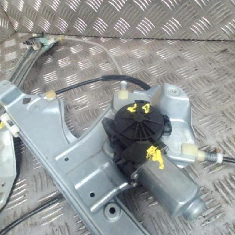 Leve vitre electrique avant gauche RENAULT CLIO 3 Photo n°2