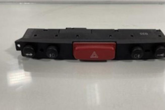 Bouton de warning ALFA ROMEO GT Photo n°1