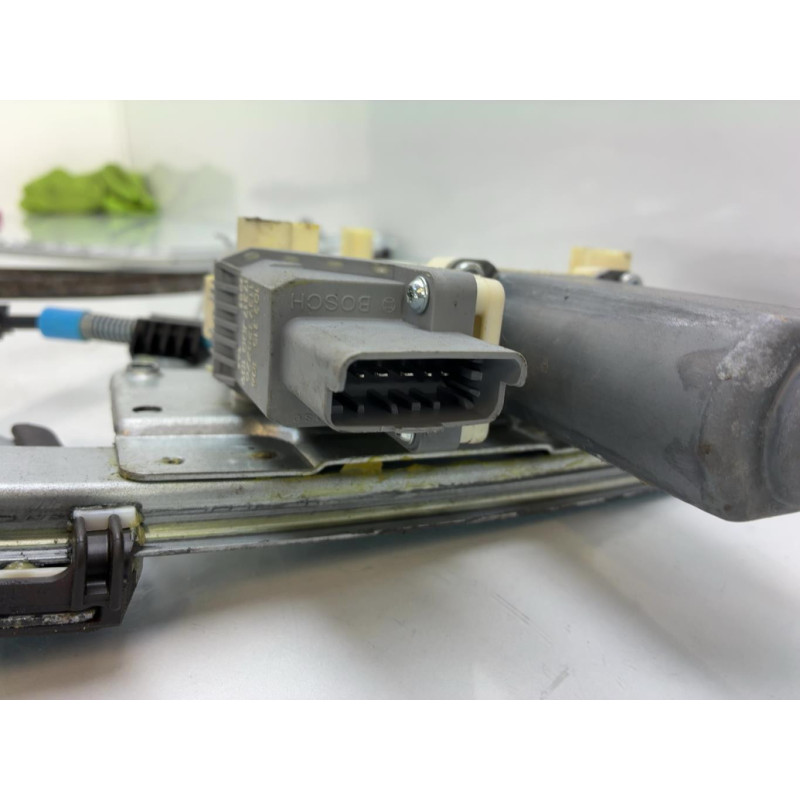 Leve vitre electrique avant droit PEUGEOT 607 Photo n°4