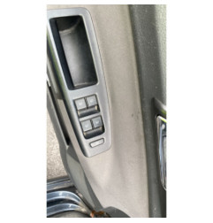 Attache ceinture avant gauche VOLKSWAGEN POLO 4