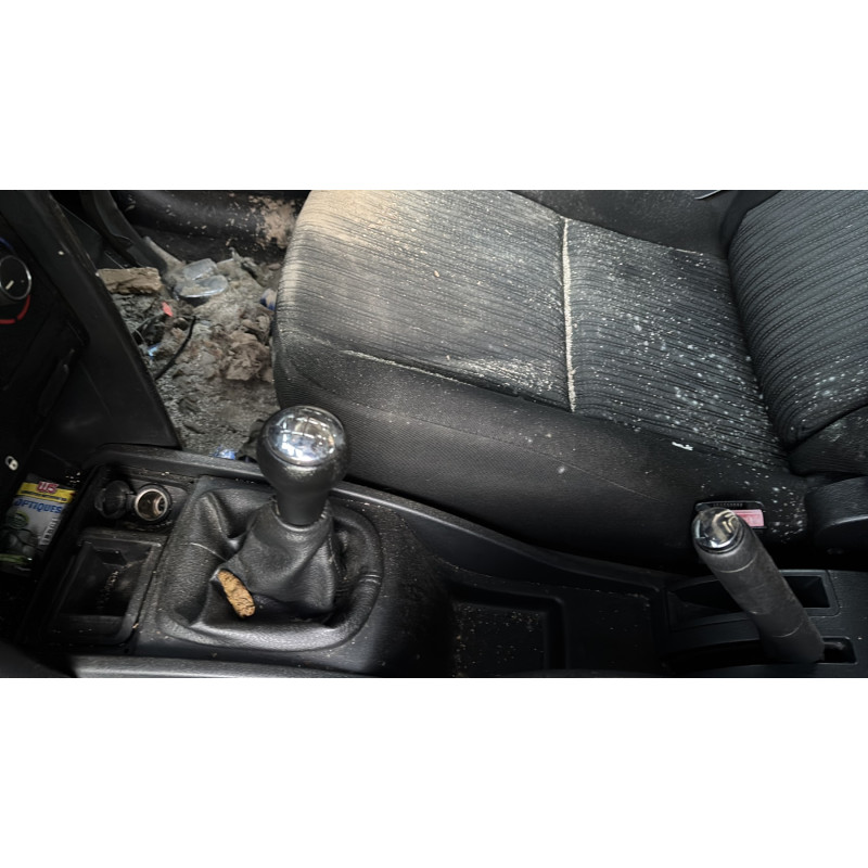 Vitre avant droit PEUGEOT 207 Photo n°20