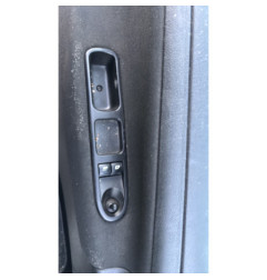Vitre avant gauche PEUGEOT 207