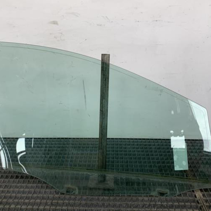Vitre avant gauche MERCEDES CLASSE B 245 Photo n°2