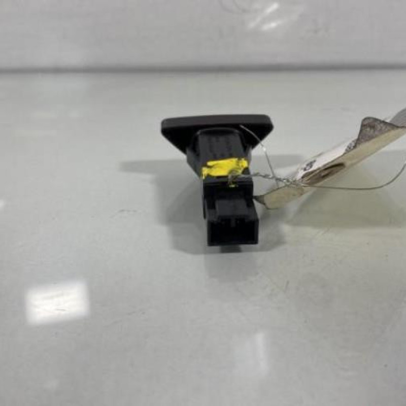 Bouton de warning VOLVO V 70 1 Photo n°3