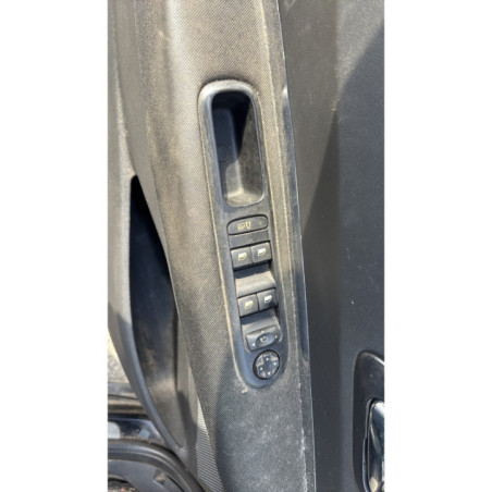 Interrupteur de leve vitre arriere droit PEUGEOT 5008 1
