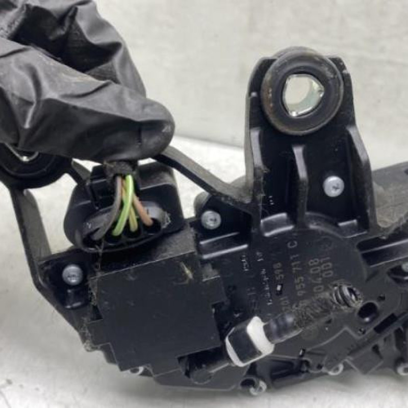 Moteur essuie glace arriere VOLKSWAGEN TOURAN 1 Photo n°3