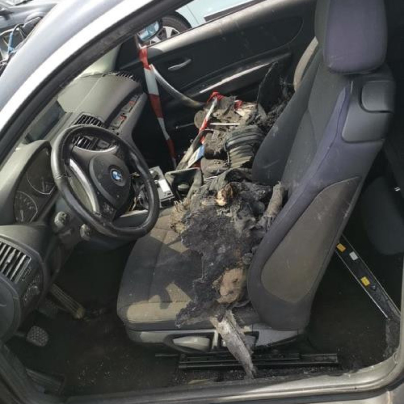 Feu arriere principal droit (feux) BMW SERIE 1 E81 Photo n°8